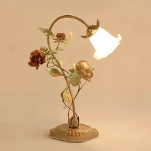 Carregar imagem no visualizador da galeria, Beulah Table Lamp
