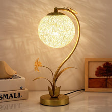 Cargar imagen en el visor de la galería, Bloom Table Lamp
