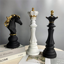 Carregar imagem no visualizador da galeria, Chess Figurine
