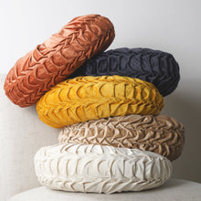 Cargar imagen en el visor de la galería, Round Pleated Soft Velvet Throw Pillow
