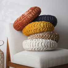 Cargar imagen en el visor de la galería, Round Pleated Soft Velvet Throw Pillow
