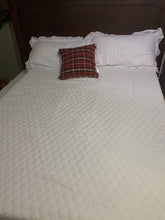 Load image into Gallery viewer, Ella Ruffle Lace 3 Piece Quilt Set
