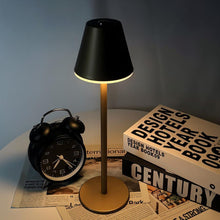 Carregar imagem no visualizador da galeria, Esme Table Lamp
