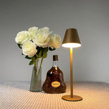 Cargar imagen en el visor de la galería, Esme Table Lamp
