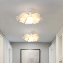 Carregar imagem no visualizador da galeria, Fleur Ceiling Light
