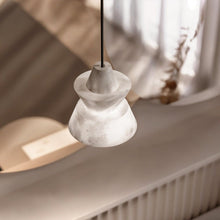 Cargar imagen en el visor de la galería, Flexus Alabaster Pendant Light
