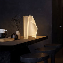 Carregar imagem no visualizador da galeria, Folio Table Lamp
