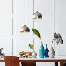 Carregar imagem no visualizador da galeria, Freyde Pendant Light
