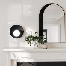 Carregar imagem no visualizador da galeria, Griffin Wall Lamp
