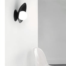 Carregar imagem no visualizador da galeria, Griffin Wall Lamp
