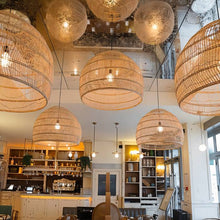 Carregar imagem no visualizador da galeria, Handmade Rattan Pendant Light
