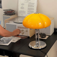 Cargar imagen en el visor de la galería, Harold Table Lamp
