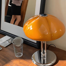 Cargar imagen en el visor de la galería, Harold Table Lamp
