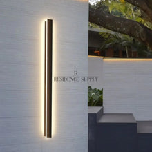 Carregar imagem no visualizador da galeria, Helios Outdoor LED Wall Light
