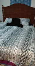 Carregar imagem no visualizador da galeria, Hygge Geo Comforter 5 Piece Set
