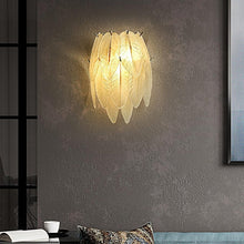 Cargar imagen en el visor de la galería, Illumis Wall Lamp
