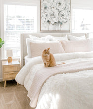 Carregar imagem no visualizador da galeria, Emma Faux Fur Comforter Set
