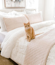 Carregar imagem no visualizador da galeria, Emma Faux Fur Comforter Set
