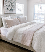 Carregar imagem no visualizador da galeria, Emma Faux Fur Comforter Set
