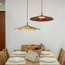 Carregar imagem no visualizador da galeria, Karuvi Pendant Light
