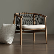 Carregar imagem no visualizador da galeria, Krevat Accent Chair
