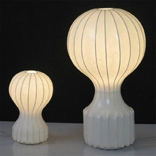 Carregar imagem no visualizador da galeria, Lustra Table Lamp
