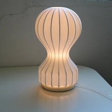 Carregar imagem no visualizador da galeria, Lustra Table Lamp
