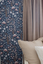 Carregar imagem no visualizador da galeria, Wysteria Wallpaper by Melissa Johnson Design
