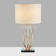 Carregar imagem no visualizador da galeria, Ostentus Table Lamp
