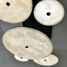 Cargar imagen en el visor de la galería, Patella Alabaster Pendant Light
