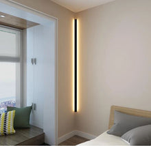 Carregar imagem no visualizador da galeria, Linear Minimalist and Modern Wall Lamp
