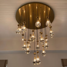 Carregar imagem no visualizador da galeria, Pulcher Glass Tears Chandelier
