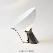 Cargar imagen en el visor de la galería, Raahi Table Lamp
