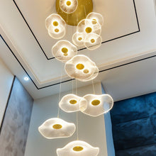 Carregar imagem no visualizador da galeria, Rotasu Staircase Chandelier
