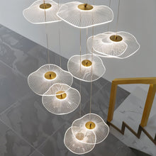 Carregar imagem no visualizador da galeria, Rotasu Staircase Chandelier
