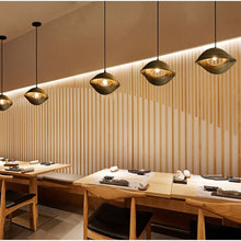 Carregar imagem no visualizador da galeria, Seashell Pendant Light
