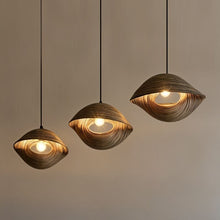 Carregar imagem no visualizador da galeria, Seashell Pendant Light
