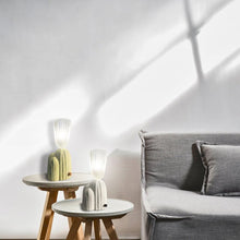 Carregar imagem no visualizador da galeria, Solblom Table Lamp
