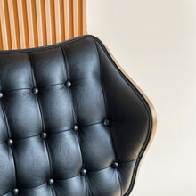 Carregar imagem no visualizador da galeria, Splendor Accent Chair
