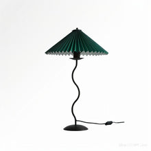 Carregar imagem no visualizador da galeria, Squiggle Table Lamp
