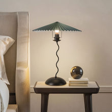 Carregar imagem no visualizador da galeria, Squiggle Table Lamp
