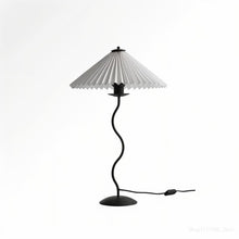 Carregar imagem no visualizador da galeria, Squiggle Table Lamp
