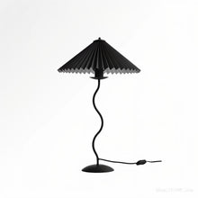 Carregar imagem no visualizador da galeria, Squiggle Table Lamp
