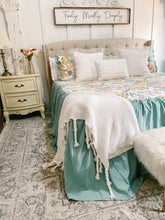 Carregar imagem no visualizador da galeria, Sydney 3 Piece Bedspread Set
