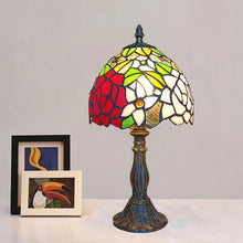 Carregar imagem no visualizador da galeria, Tiffany Table Lamp
