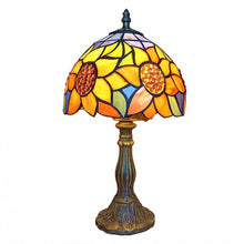 Carregar imagem no visualizador da galeria, Tiffany Table Lamp
