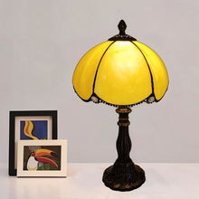 Carregar imagem no visualizador da galeria, Tiffany Table Lamp
