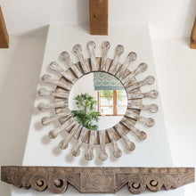 Carregar imagem no visualizador da galeria, Traditional Round Wood Mirror Antiqued Casual Wall Decoration
