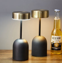 Carregar imagem no visualizador da galeria, Vault Table Lamp
