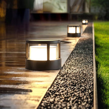 Carregar imagem no visualizador da galeria, Vivienne Outdoor Garden Lamp
